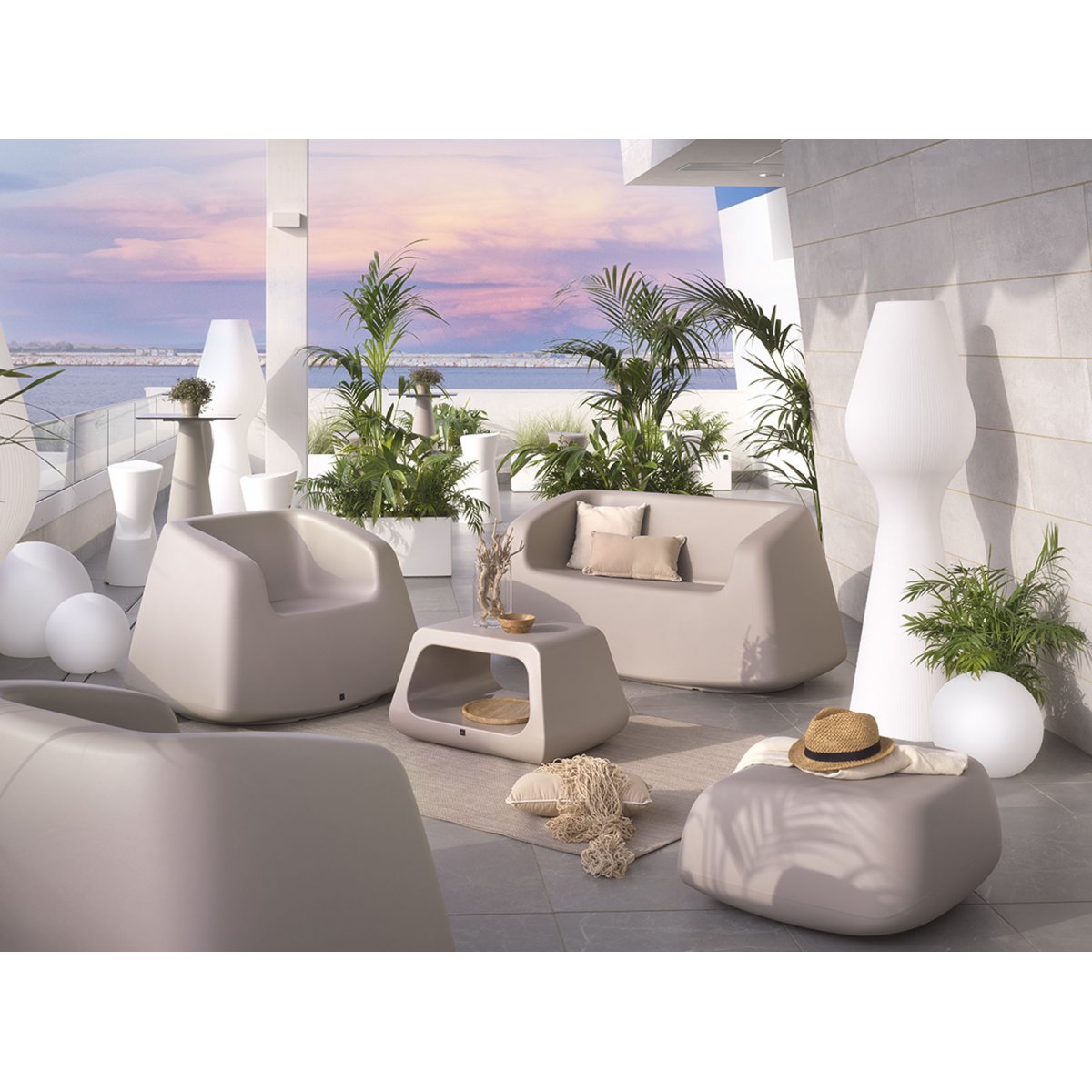divano, tavolino, pouf serie Sugar colore standard ambra (AMB)