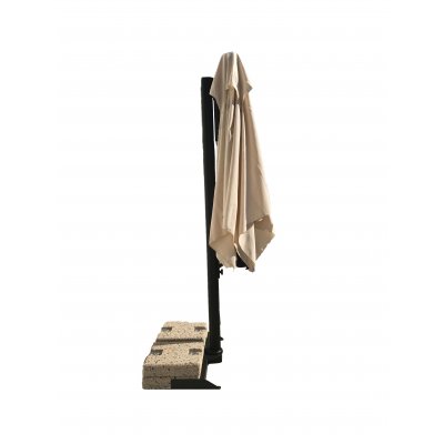 ombrellone Astro Carbon con tessuto ecru A1 base in appoggio con 4 zavorre in cemento e graniglia con maniglie BC5151 chiuso