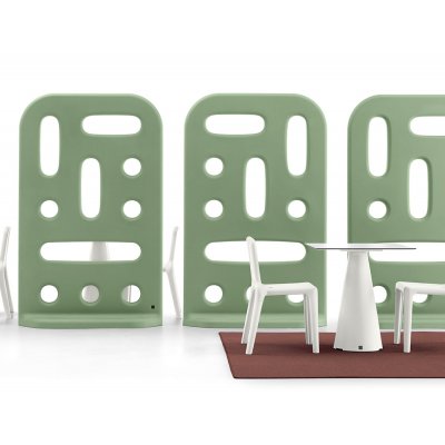 divisorio Groove colore standard giada (GDA), Dot Table e sedia Mellow