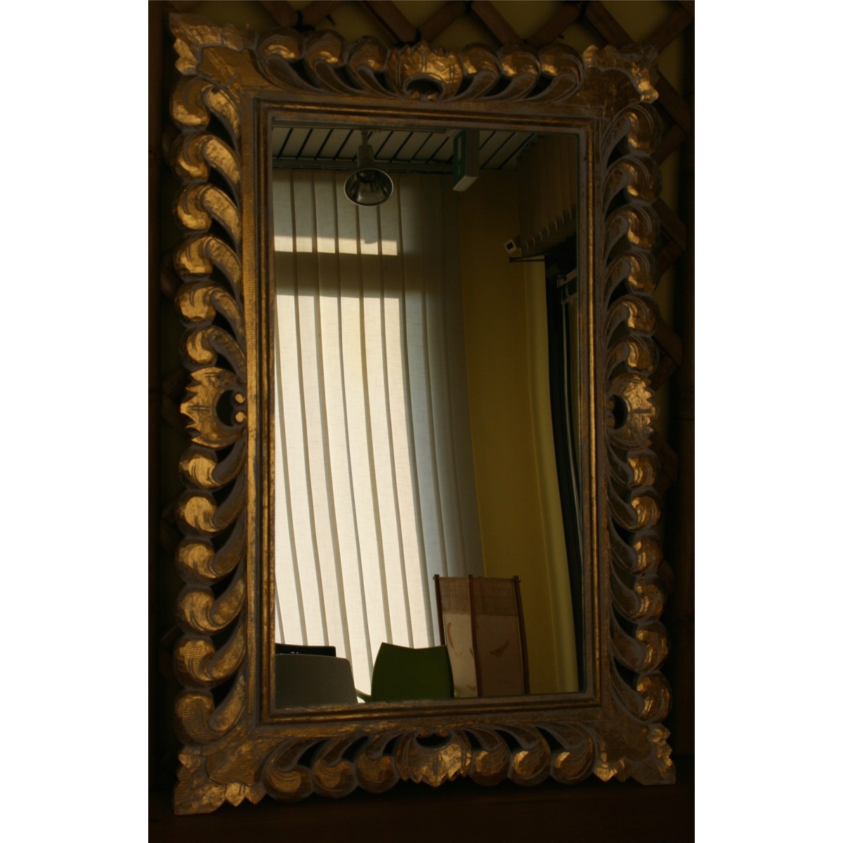 Specchio color oro fatto interamente a mano