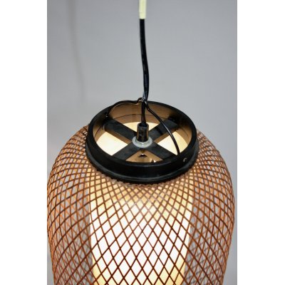 particolare del lampadario modello Pechino in bambù